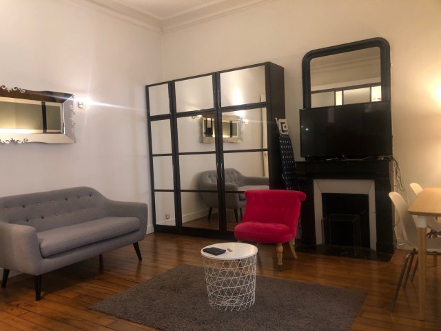 Location appartement meubléParis 75007
