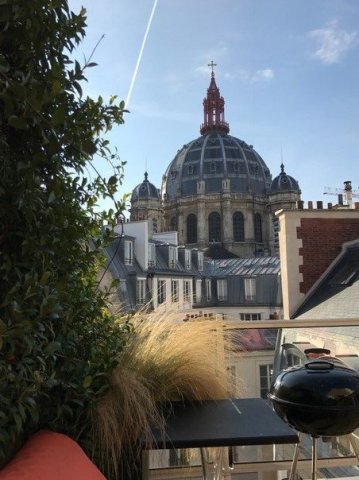Location appartement meubléParis 75008